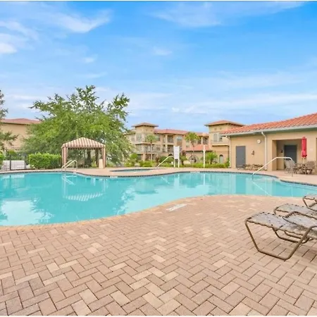 2 Bedroom Pool View Balcony Condo Close To Disney